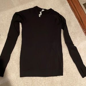 Lululemon black ribbed top, size 6, with thumb holes